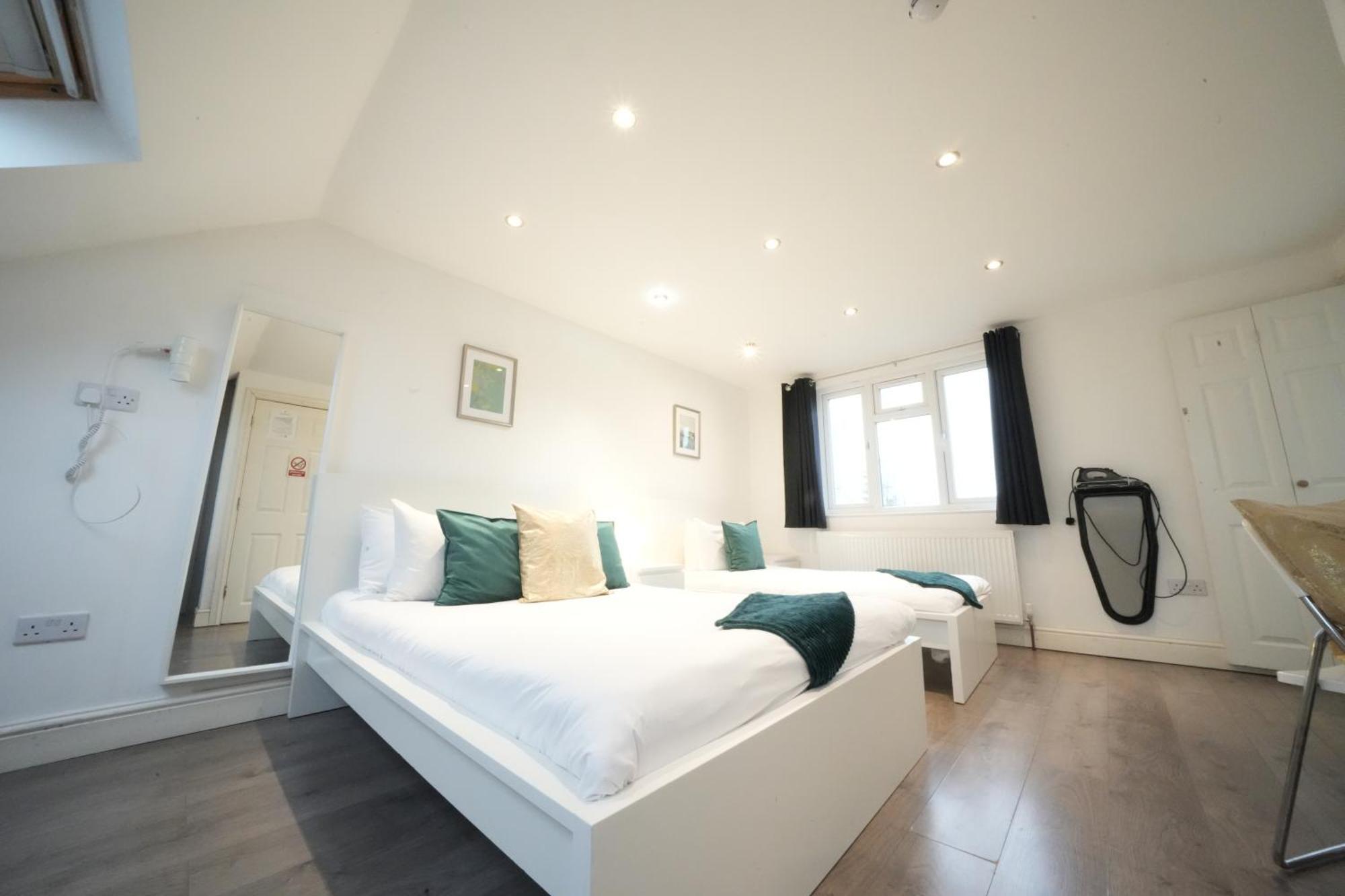 Grand Airport Ensuites Harmondsworth Exterior foto