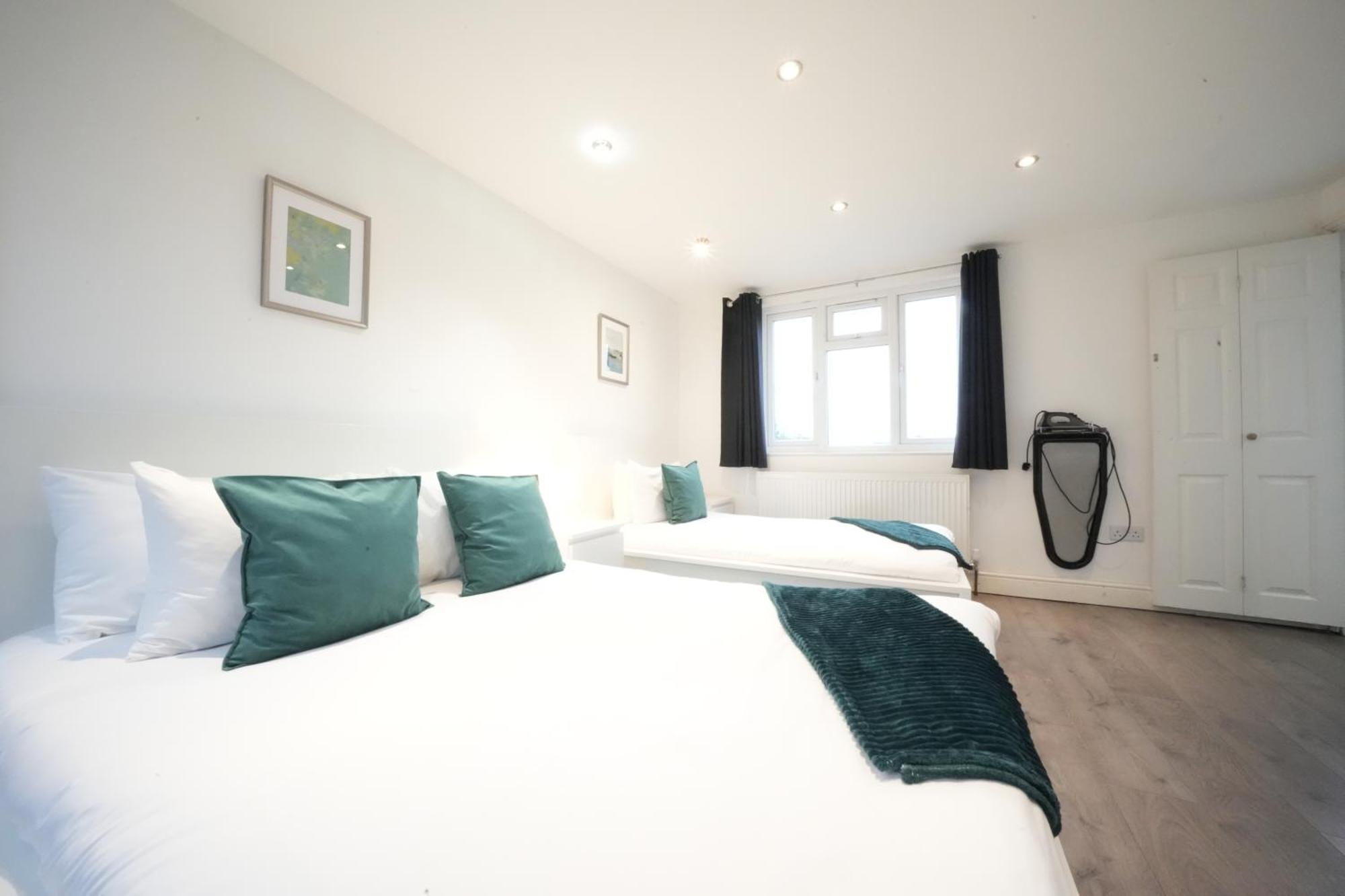 Grand Airport Ensuites Harmondsworth Exterior foto